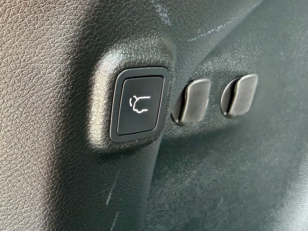 Used 2019 Jeep Cherokee Limited AWD/4WD image 19