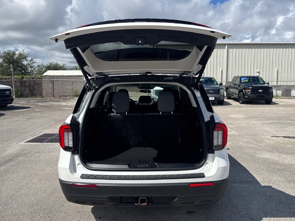 Certified 2025 Ford Explorer Active RWD image 30