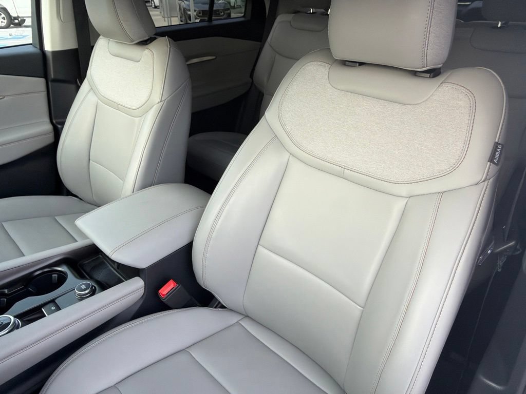 Certified 2025 Ford Explorer Active w/ Active Comfort Package RWD image 13