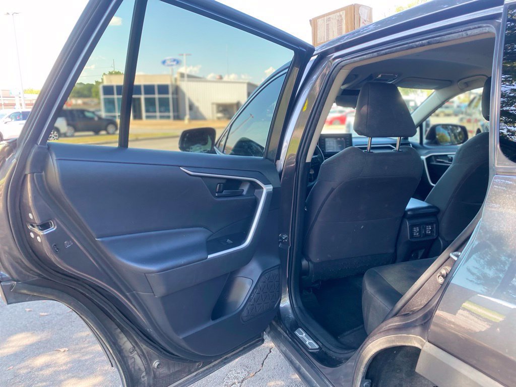 Used 2022 Toyota RAV4 LE AWD/4WD image 27