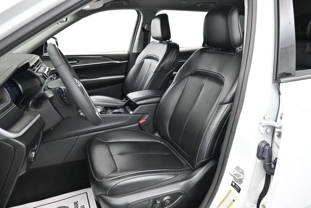 Used 2023 Jeep Grand Cherokee L Limited AWD/4WD image 12