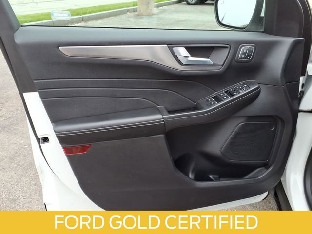 Certified 2022 Ford Escape Titanium AWD/4WD image 17