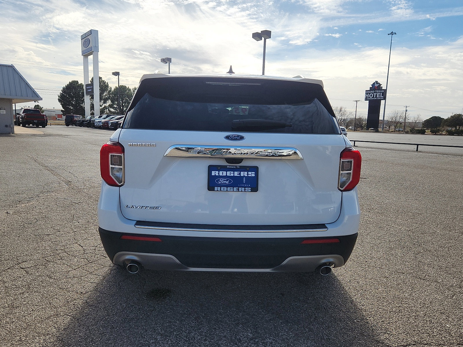 Certified 2023 Ford Explorer Limited w/ Equipment Group 301A image 4