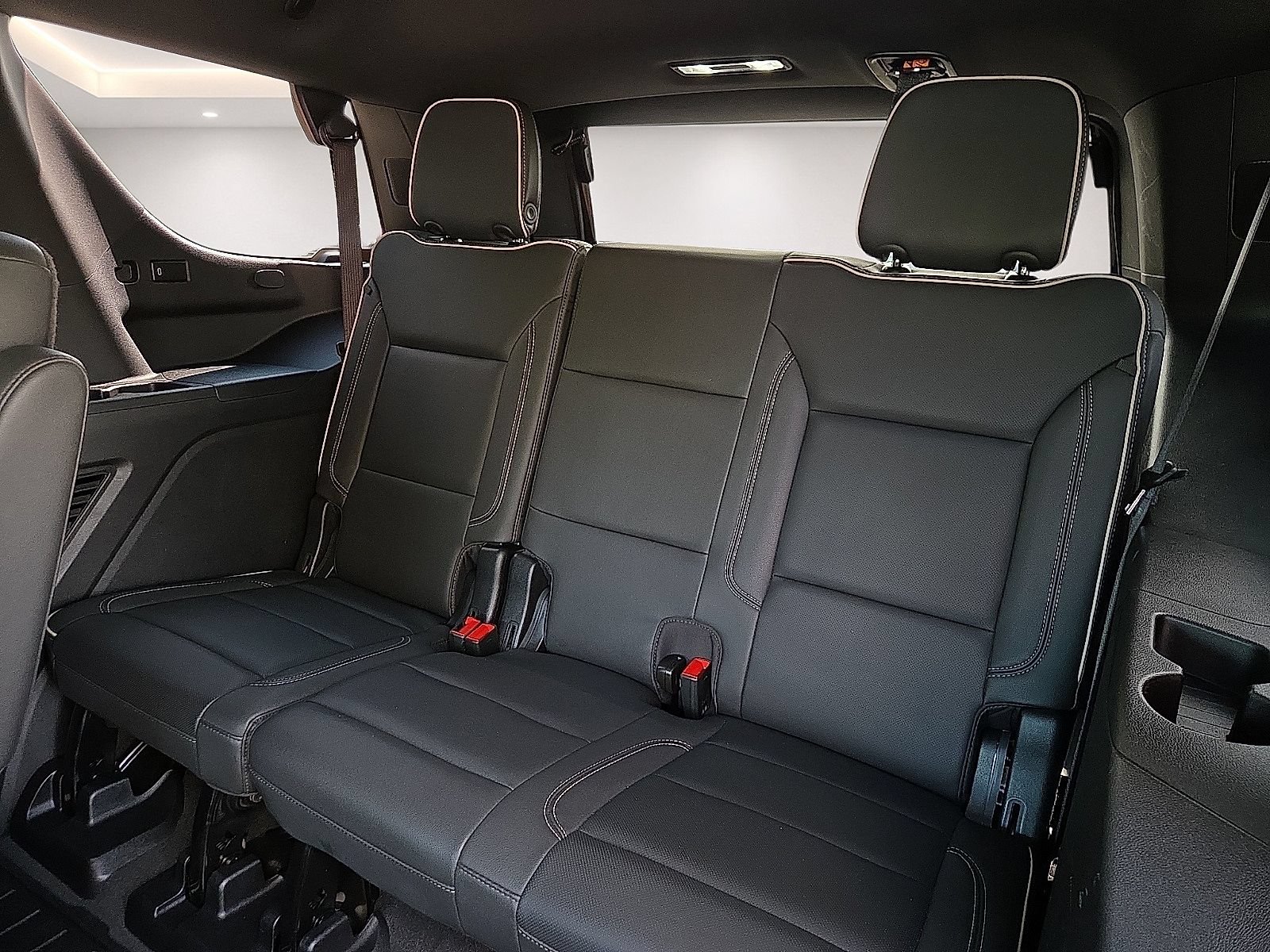 Used 2024 GMC Yukon SLT w/ SLT Luxury Package AWD/4WD image 10