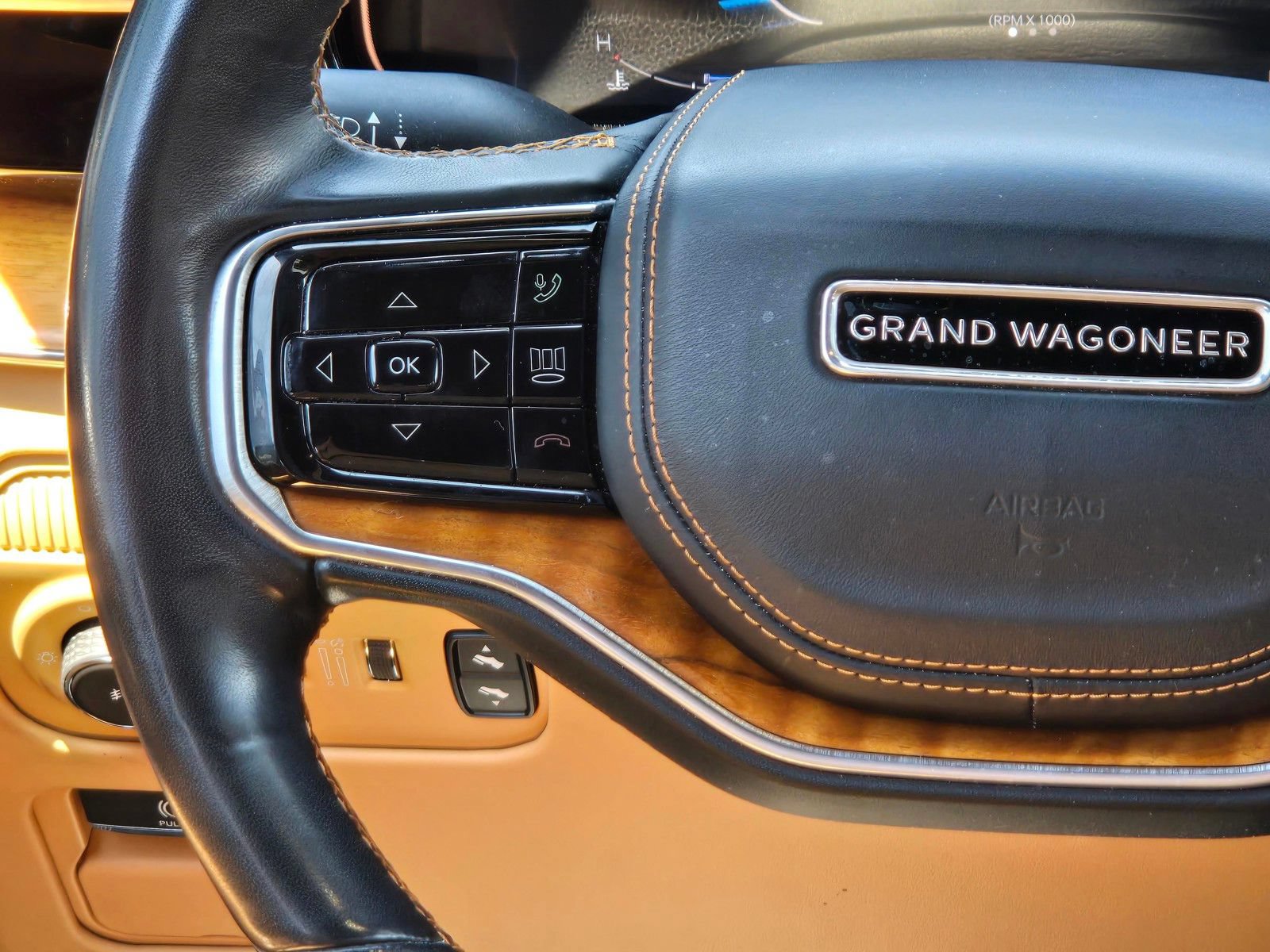 Used 2022 Jeep Grand Wagoneer Series III w/ Rear Seat Video Group 1 AWD/4WD image 18