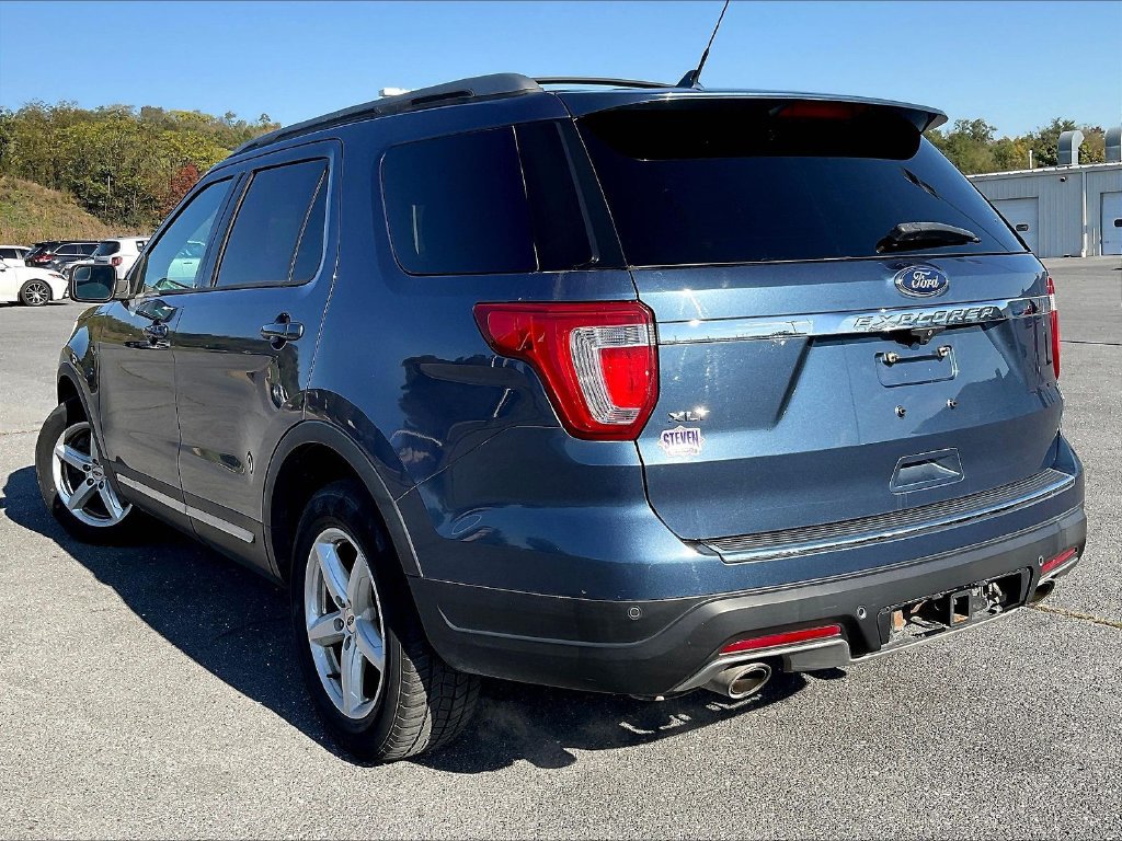 Certified 2018 Ford Explorer XLT w/ Equipment Group 202A FWD image 3