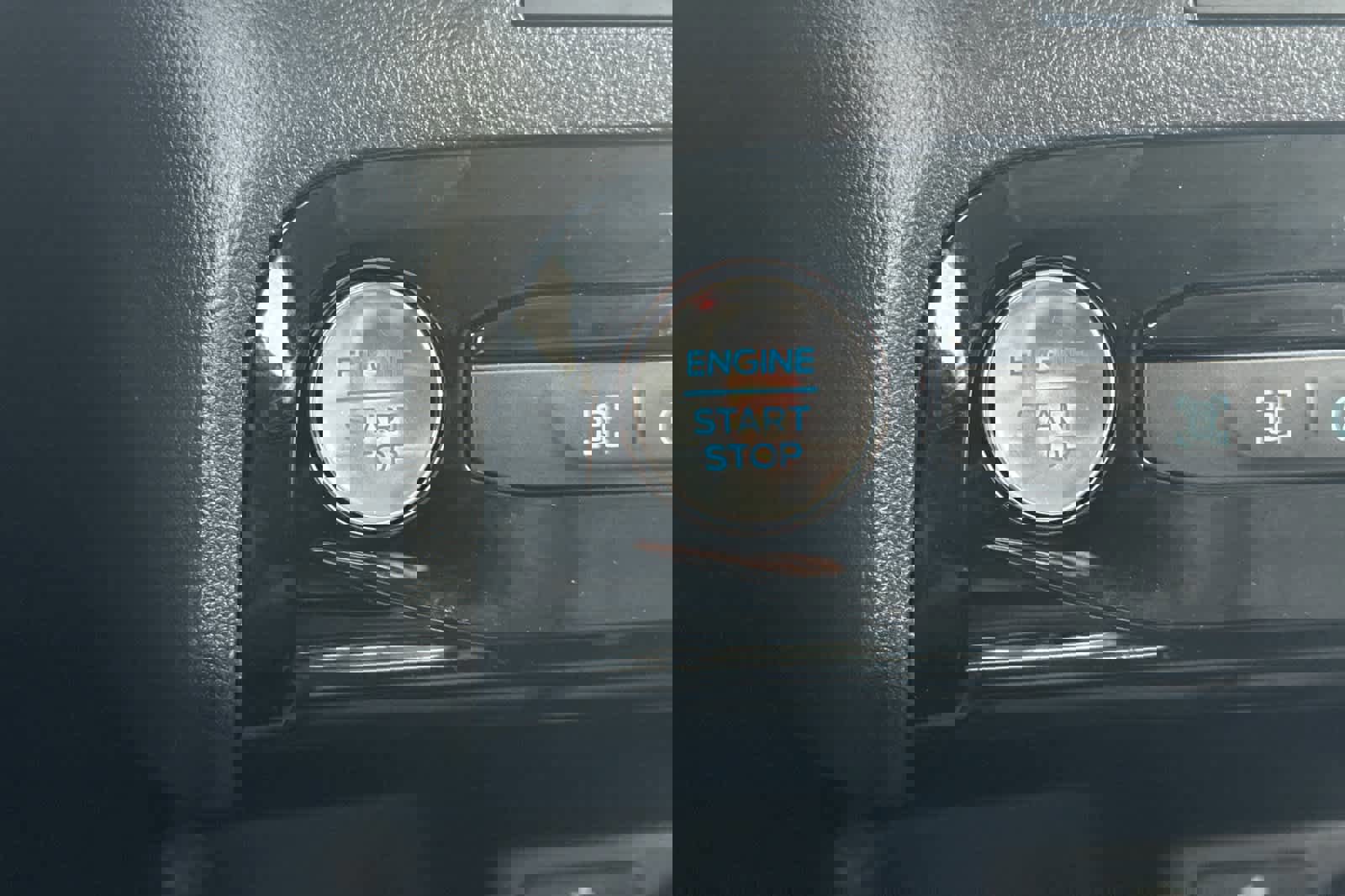 Certified 2025 Ford Escape Platinum image 22