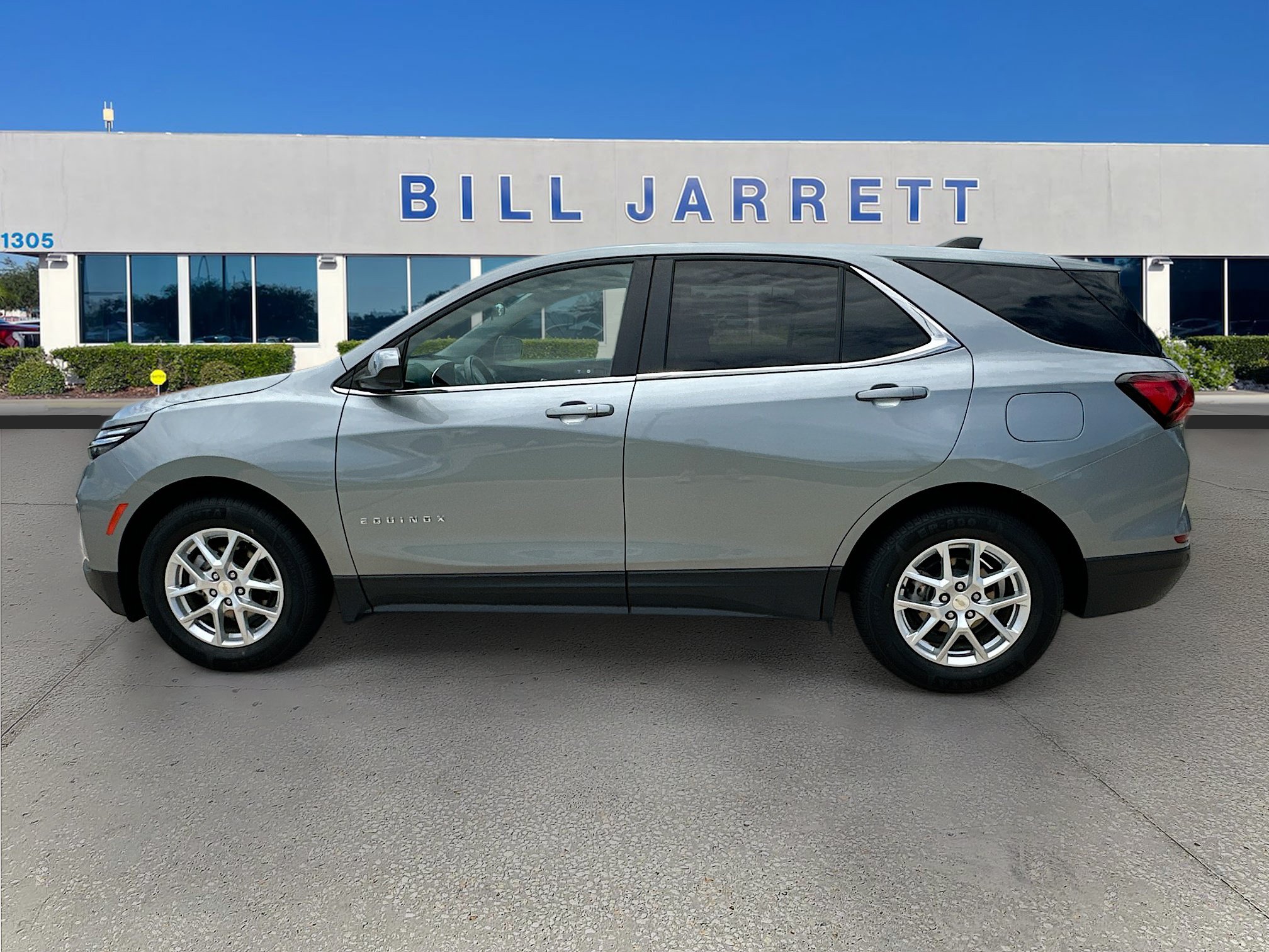 Used 2024 Chevrolet Equinox LT FWD image 4
