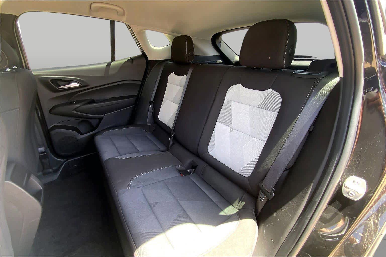 Used 2025 Chevrolet Trax LS FWD image 21