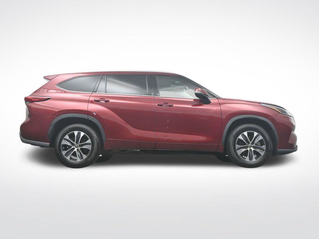 Used 2021 Toyota Highlander XLE FWD image 43