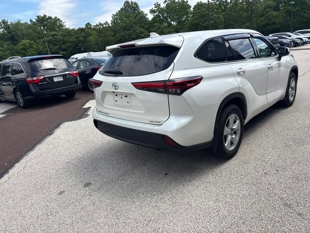 Used 2021 Toyota Highlander LE AWD/4WD image 23