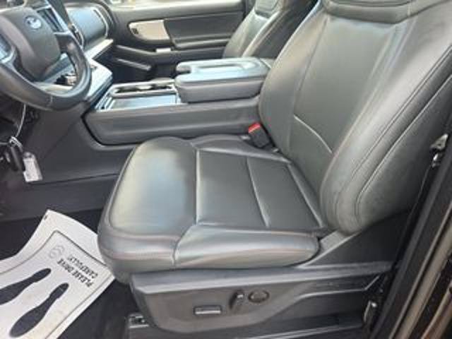 Certified 2025 Ford Expedition Active AWD/4WD image 7