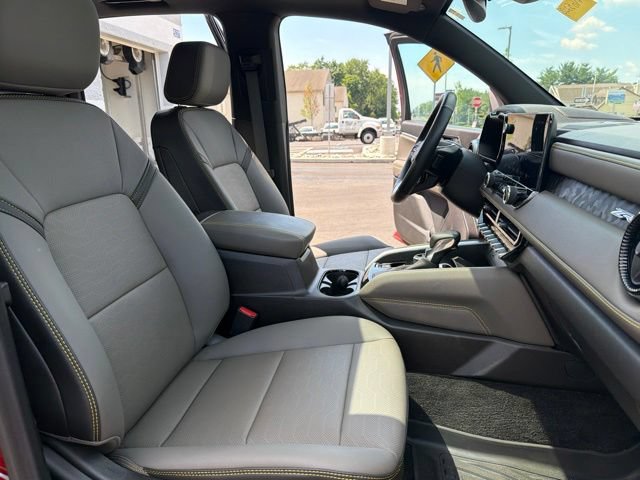 Used 2025 Chevrolet Colorado ZR2 w/ Technology Package AWD/4WD image 16