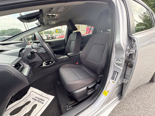 Used 2025 Toyota Prius LE FWD image 12