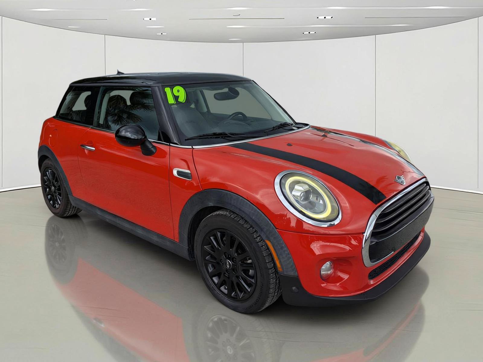 Used 2019 MINI Cooper 2-Door Hardtop FWD image 4