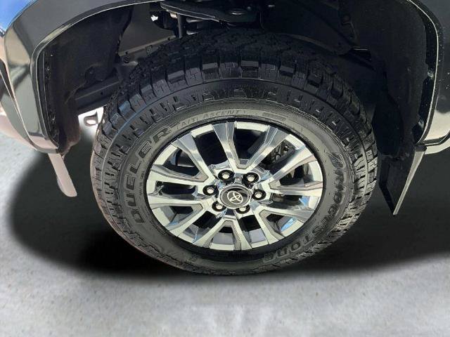 Used 2024 Toyota Tacoma Limited w/ Limited Package (LT) AWD/4WD image 33