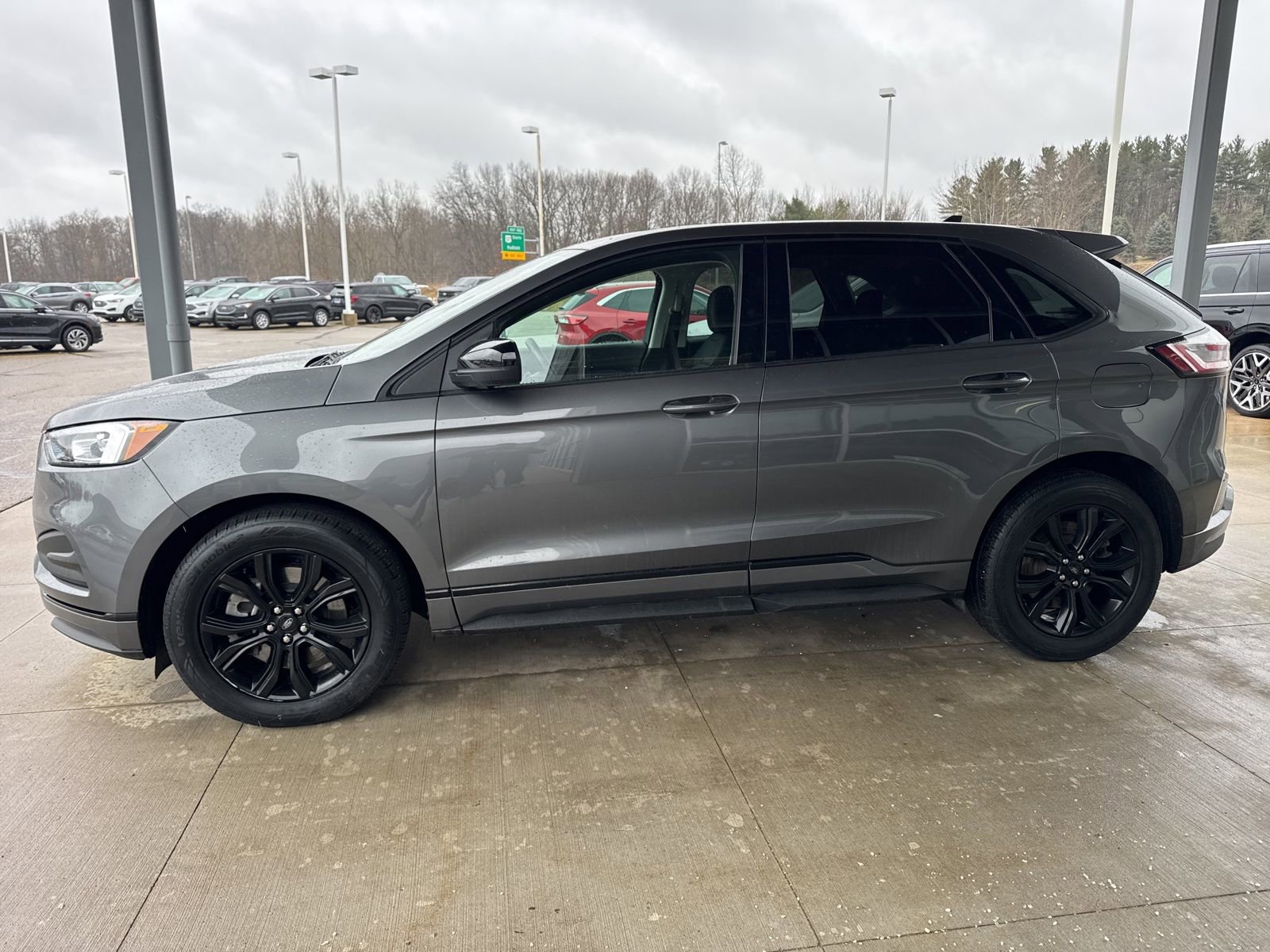 Certified 2023 Ford Edge SE w/ Black Appearance Package image 4