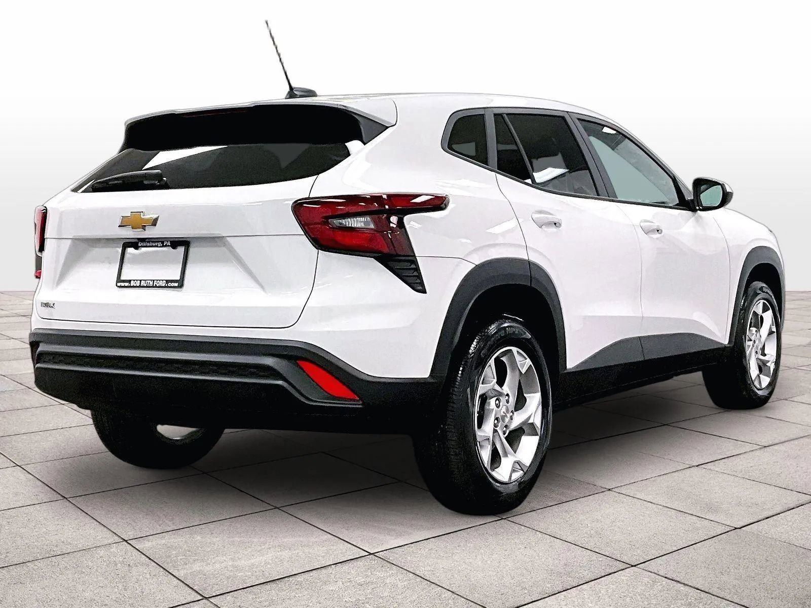 Used 2025 Chevrolet Trax LS w/ LS Convenience Package image 11