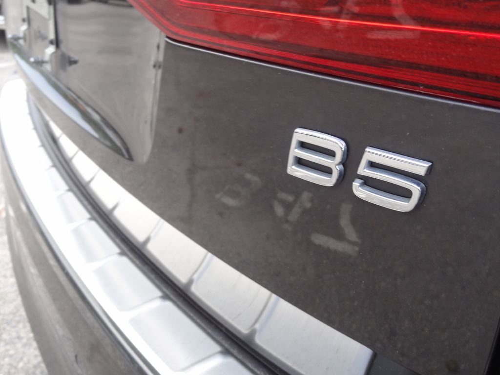 Used 2022 Volvo XC60 B5 Momentum w/ Protection Package Premier FWD image 17