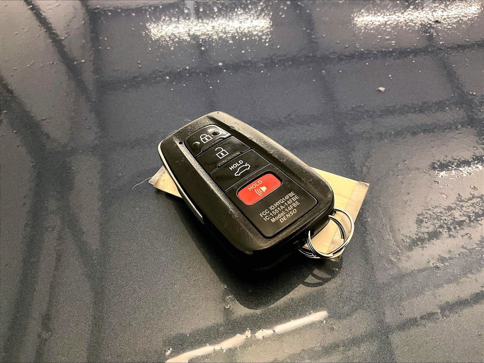 Used 2019 Toyota Avalon Touring w/ Advanced Safety Package FWD image 9