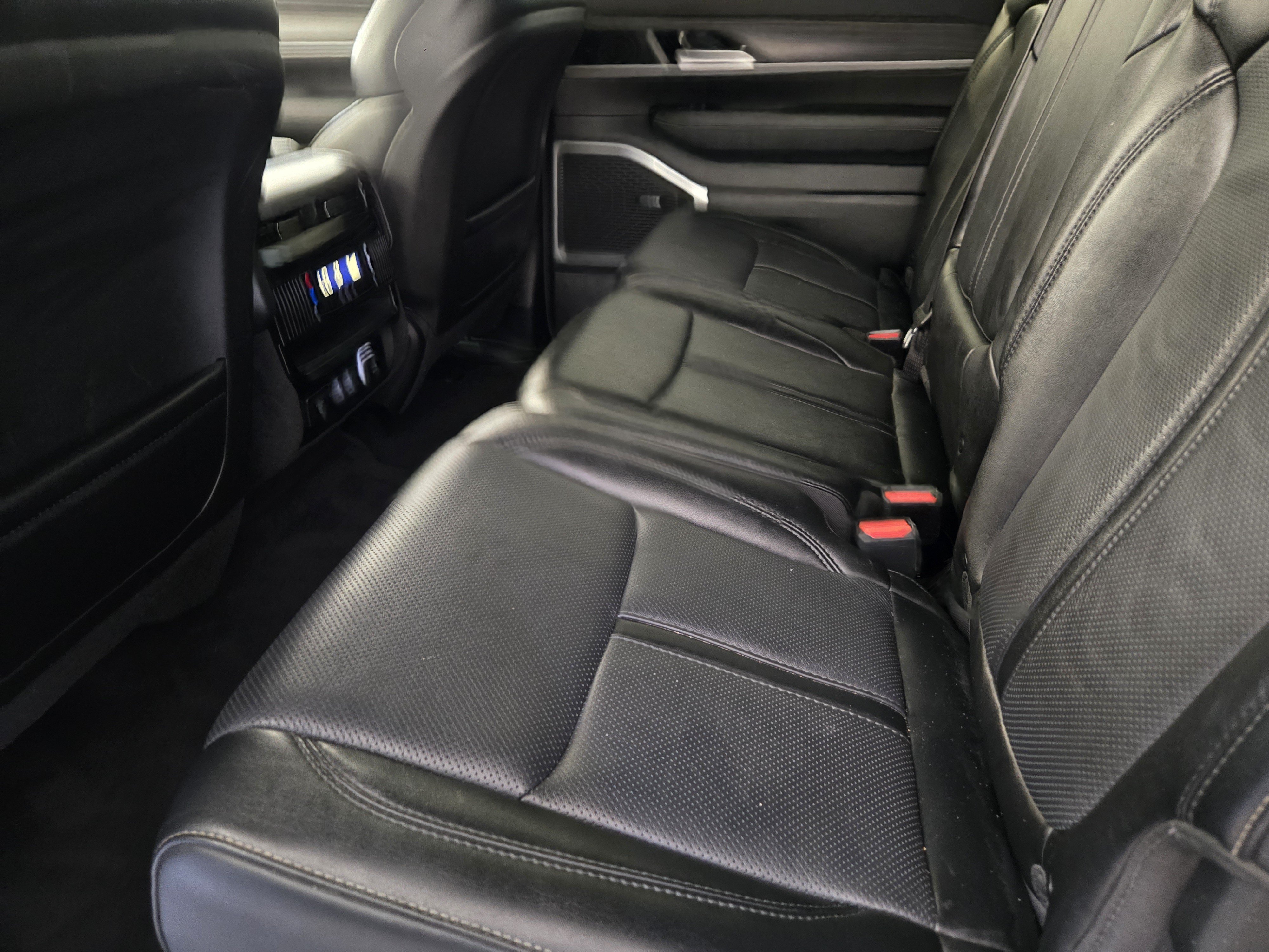 Used 2024 Jeep Wagoneer Series II w/ Flexible Seating Group RWD image 28