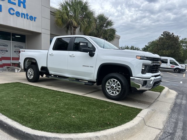 Used 2025 Chevrolet Silverado 2500 LT w/ Convenience Package AWD/4WD image 2