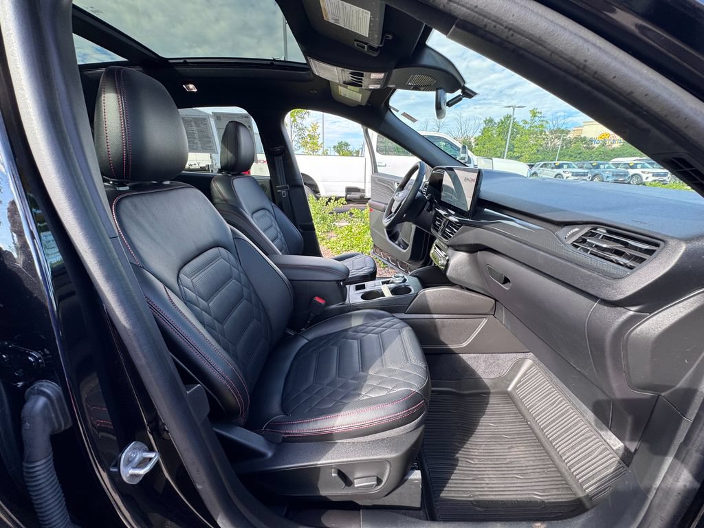 Certified 2023 Ford Escape ST-Line Elite w/ Premium Technology Package AWD/4WD image 26