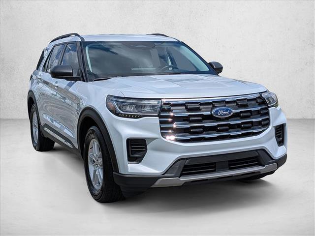 Certified 2025 Ford Explorer Active RWD image 3