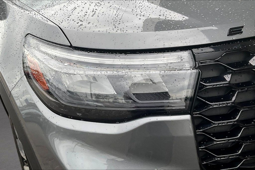 Certified 2025 Ford Explorer ST-Line AWD/4WD image 32