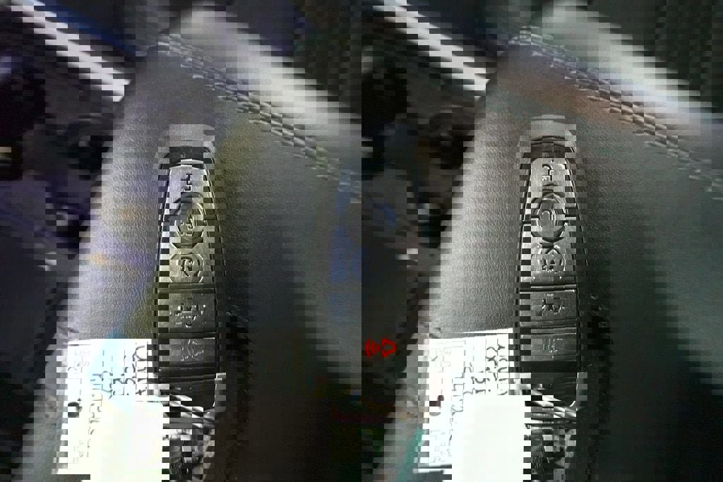 Certified 2025 Ford F350 Platinum w/ Tremor Off-Road Package AWD/4WD image 22