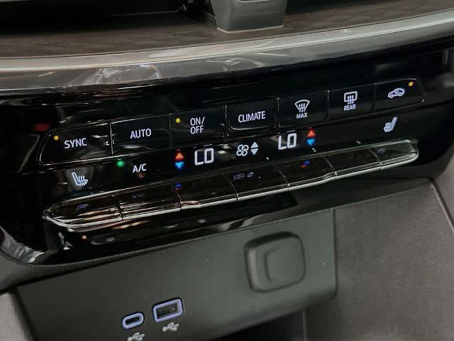 Used 2024 Buick Encore GX Avenir w/ Avenir Technology Package FWD image 17