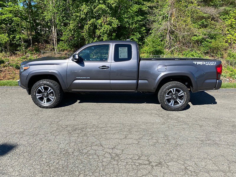 Used 2019 Toyota Tacoma TRD Sport w/ Technology Package AWD/4WD image 4