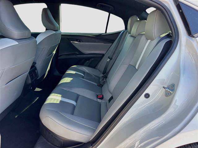 Used 2025 Toyota Camry SE w/ Convenience Package FWD image 24