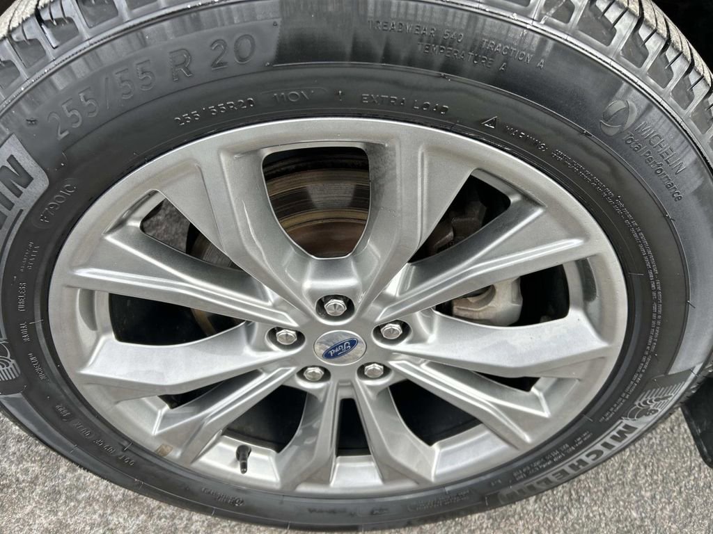 Certified 2022 Ford Explorer XLT w/ Equipment Group 202A image 9