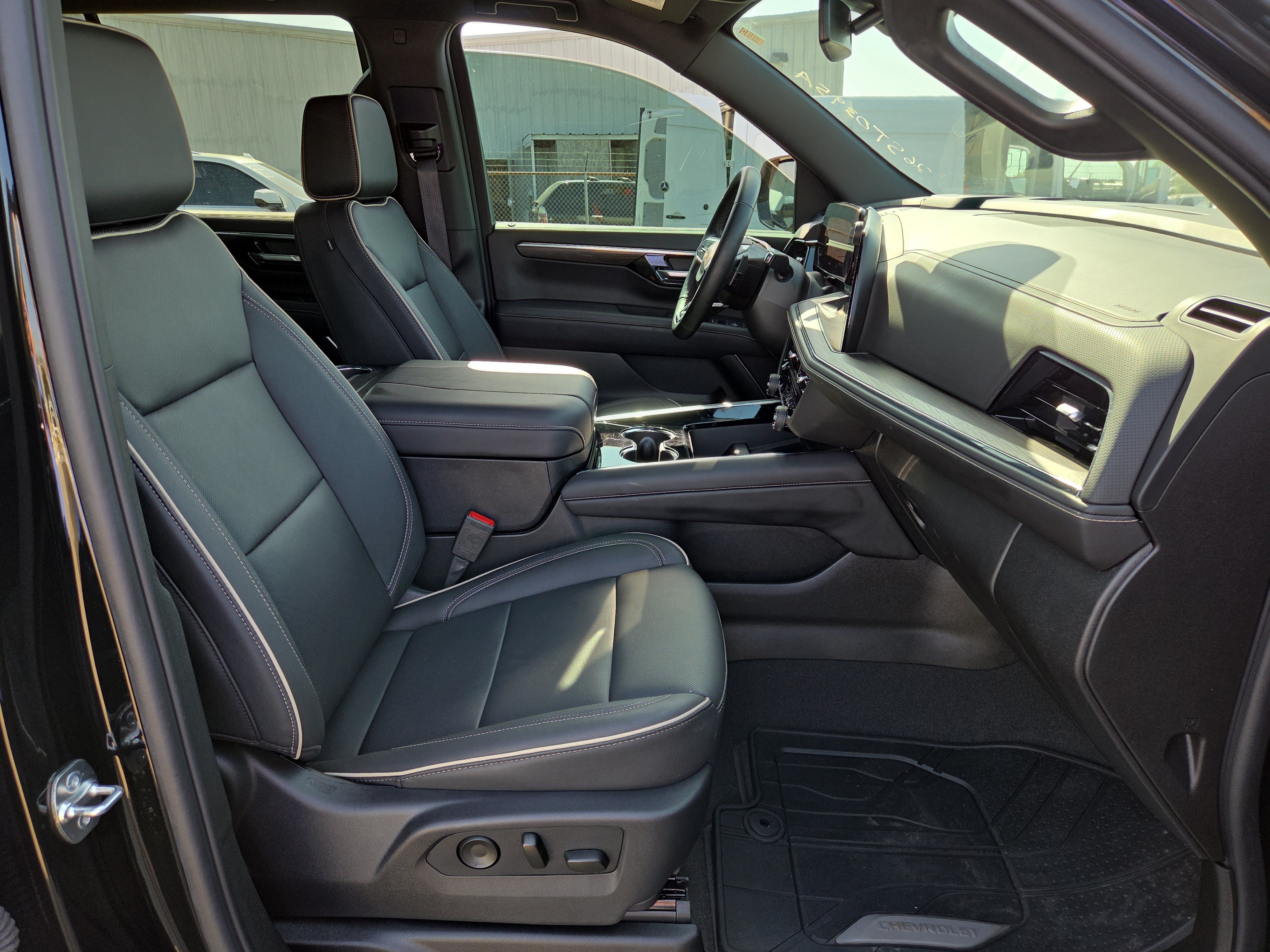 Used 2025 Chevrolet Tahoe Premier RWD image 17