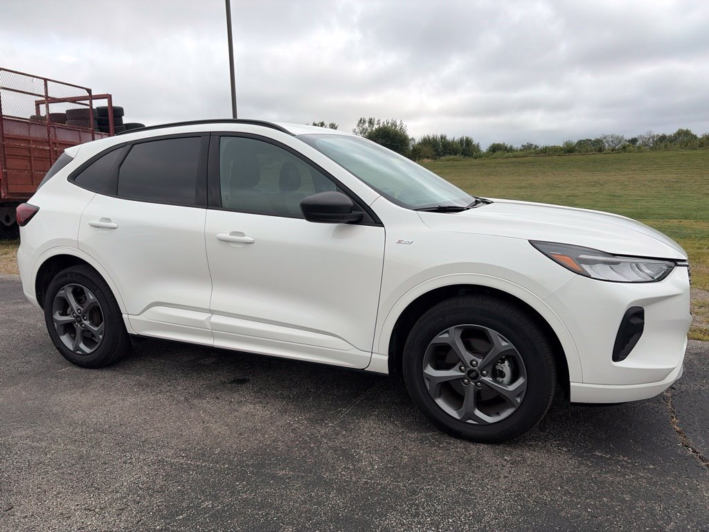 Certified 2024 Ford Escape ST-Line AWD/4WD image 3