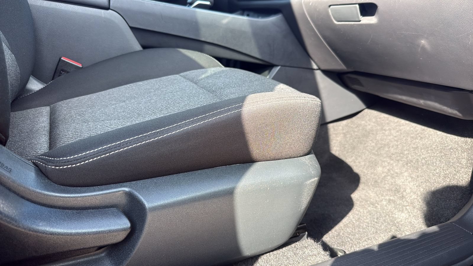 Used 2025 Nissan Rogue SV FWD image 24
