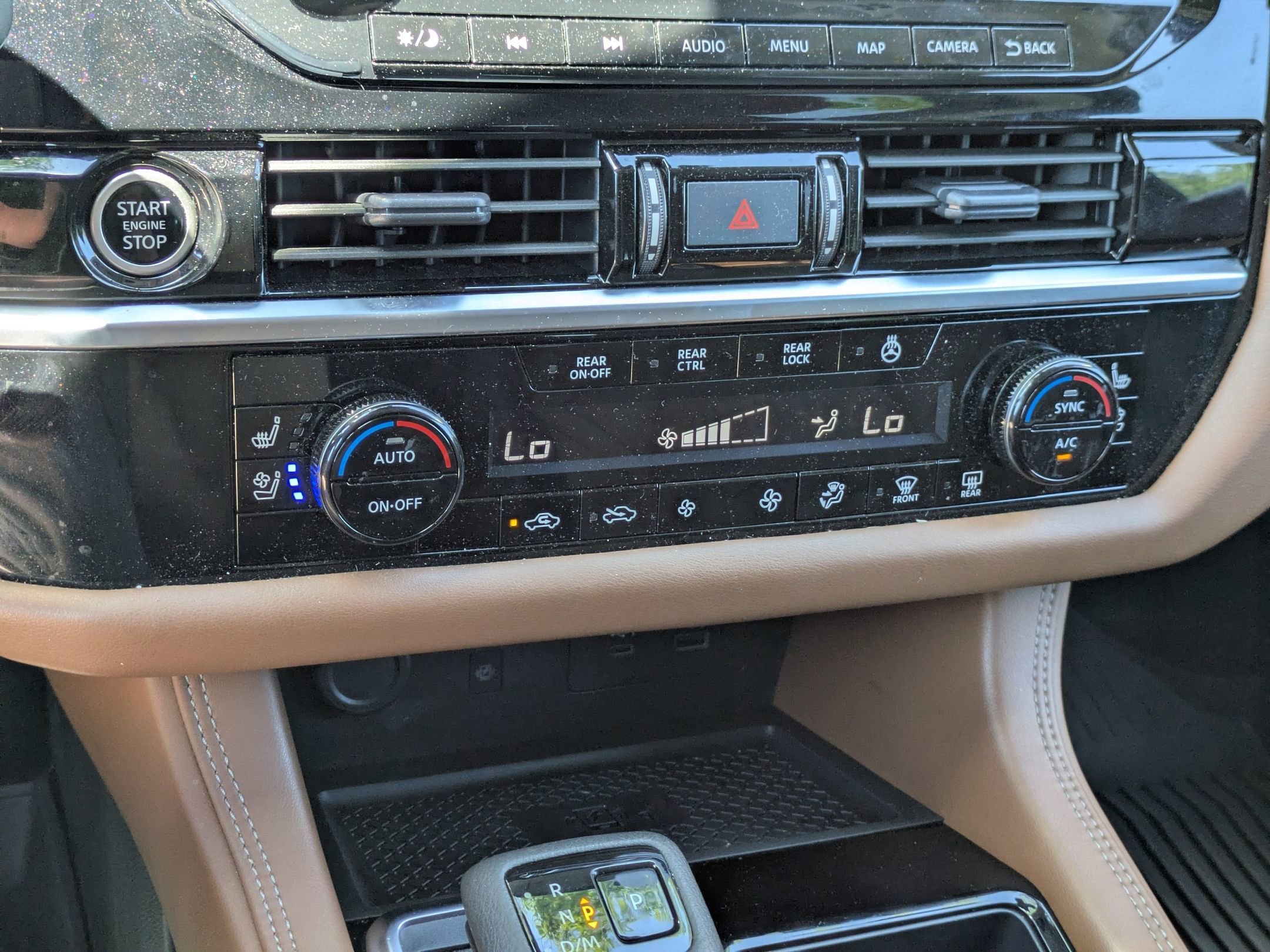 Used 2024 Nissan Pathfinder Platinum w/ Black Appearance Package FWD image 22