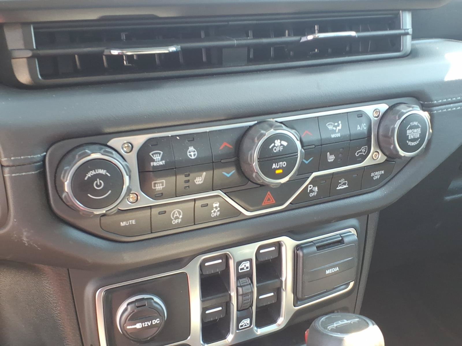 Used 2025 Jeep Gladiator Sport w/ Premium Package AWD/4WD image 9