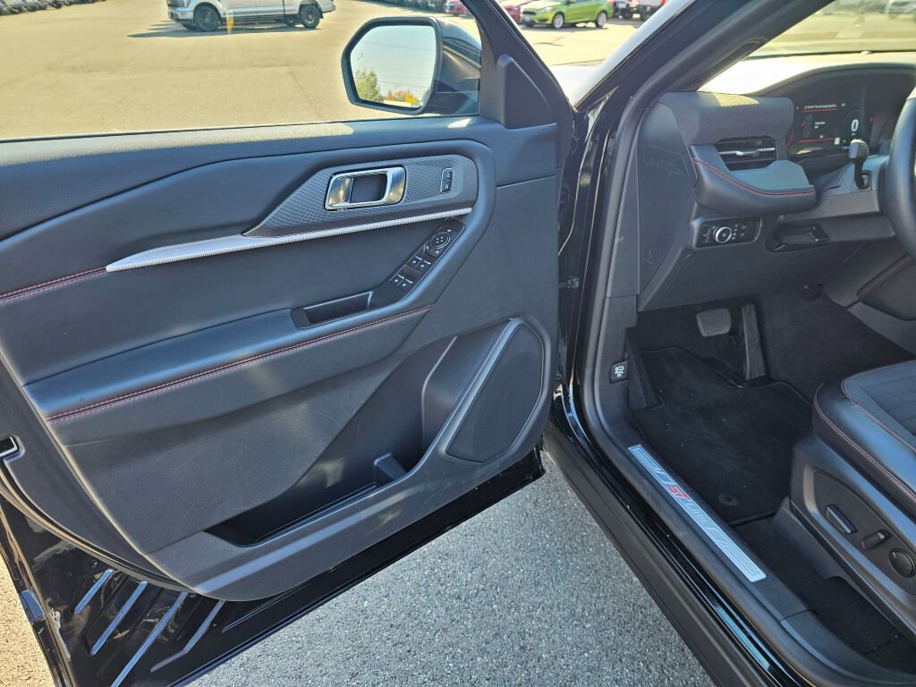 Certified 2025 Ford Explorer ST-Line image 17