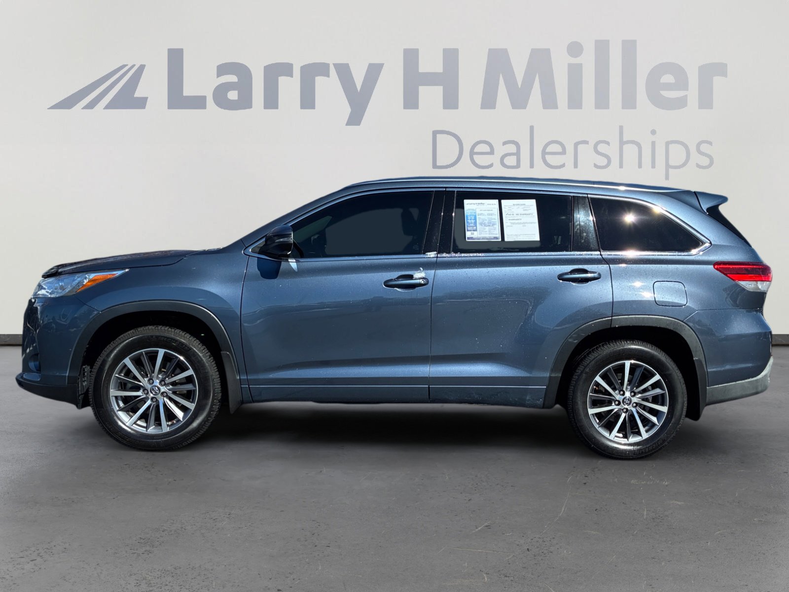 Used 2018 Toyota Highlander XLE image 2