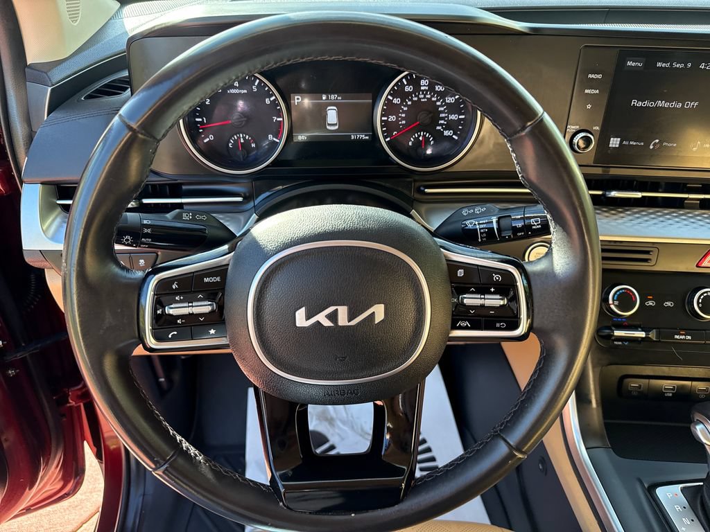 Used 2024 Kia Carnival LX FWD image 15