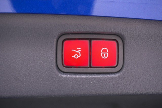 Used 2023 Mercedes-Benz C 300 Sedan image 9