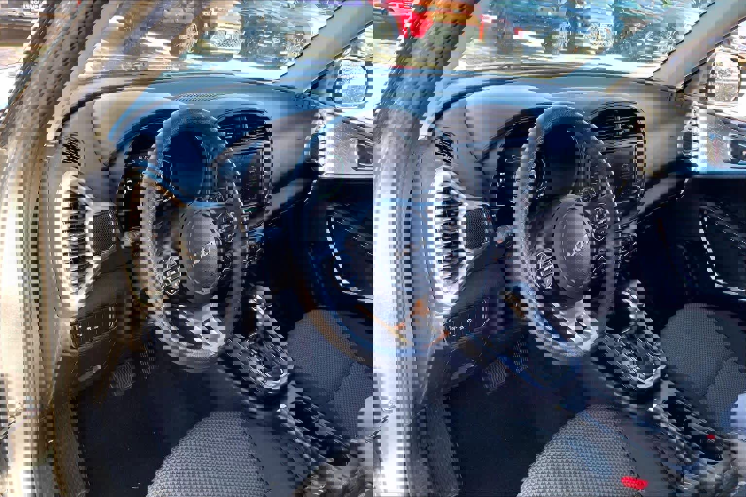 Used 2023 Kia Soul LX w/ LX Technology Package image 17