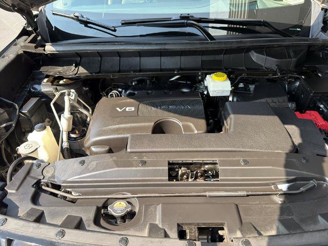 Used 2023 Nissan Pathfinder Platinum w/ Cargo Package FWD image 4