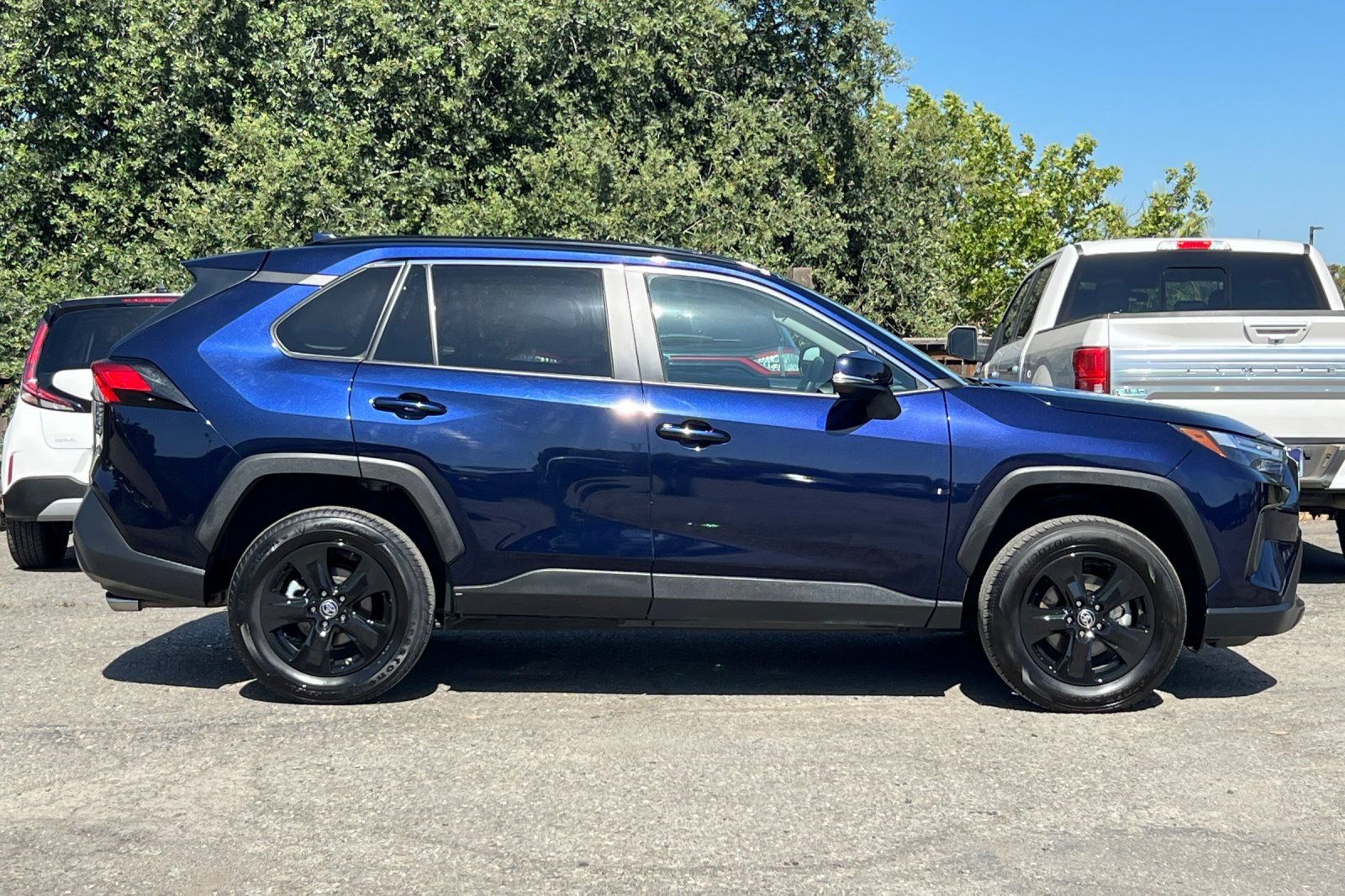 Used 2024 Toyota RAV4 XLE FWD image 3