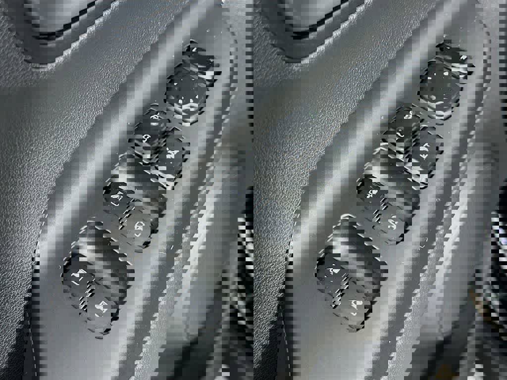 Used 2023 Hyundai Kona SEL image 28