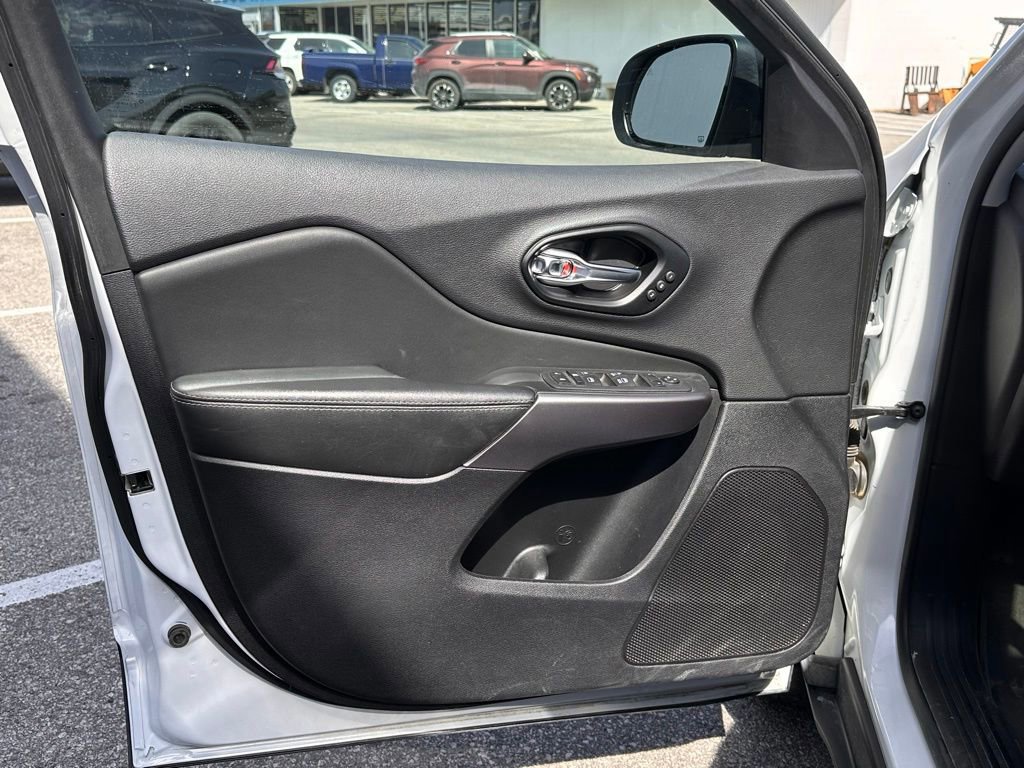 Used 2022 Jeep Cherokee Limited w/ Mopar Interior Package image 12