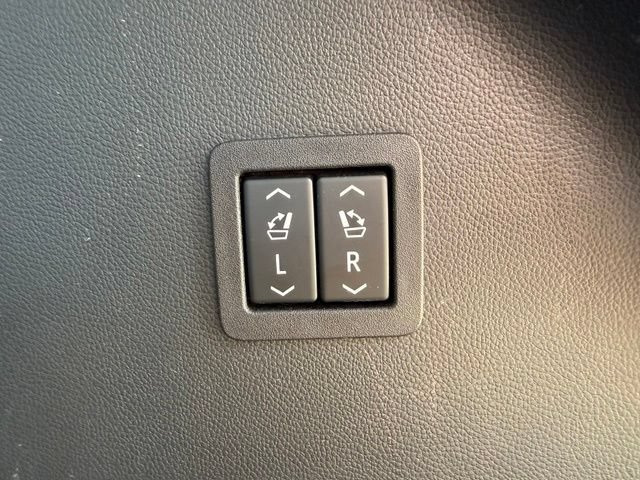 Used 2021 Buick Enclave Avenir w/ Avenir Technology Package FWD image 7