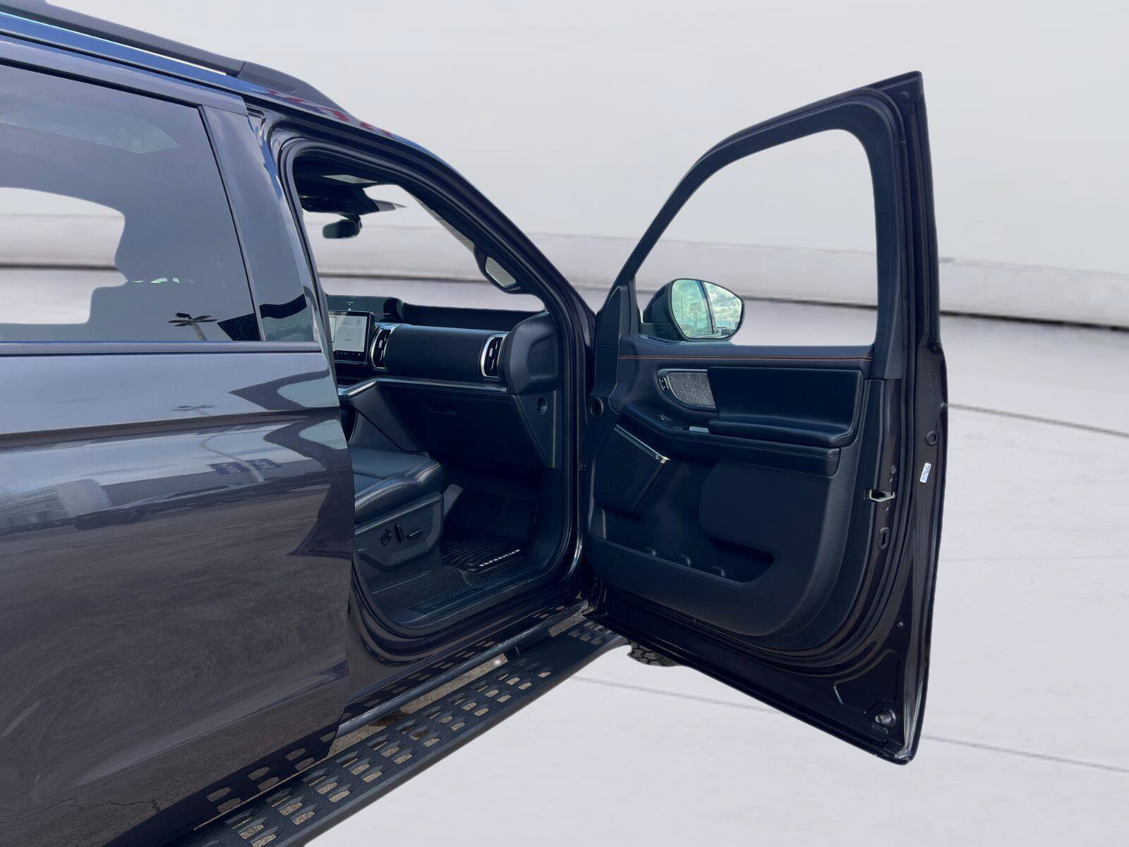 Certified 2025 Ford Expedition Tremor AWD/4WD image 36